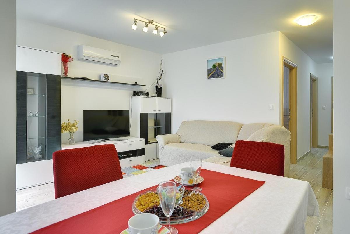 Apartments Elviana Pula Zewnętrze zdjęcie