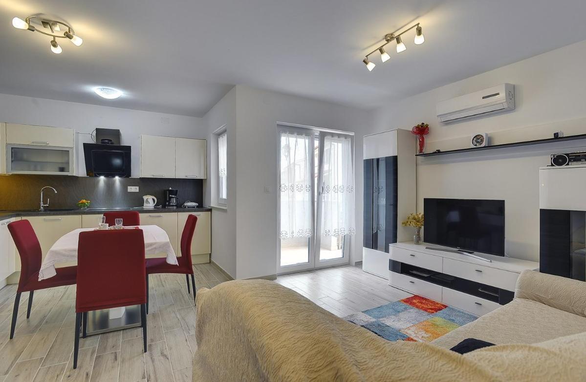 Apartments Elviana Pula Zewnętrze zdjęcie