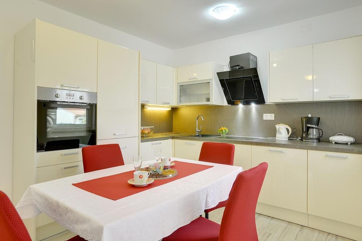 Apartments Elviana Pula Zewnętrze zdjęcie